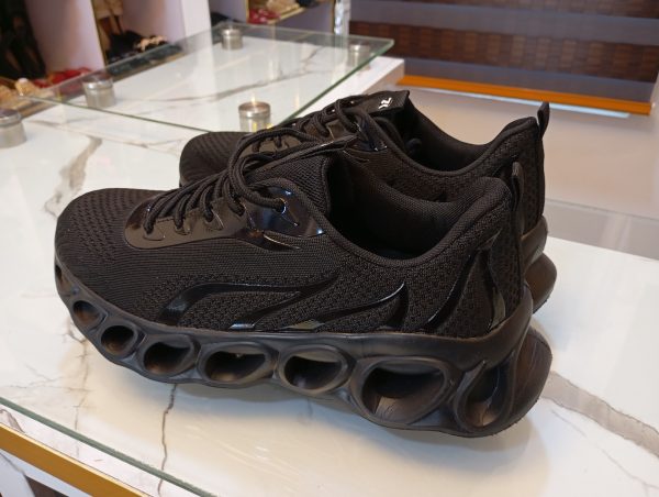 BLACK SNEAKERS